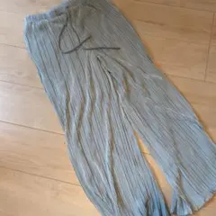 GU サテンプリーツパンツ　水色　M