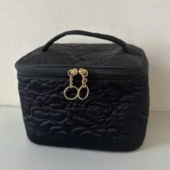 キルティングポーチ　メイクポーチ　ブラック　バラ