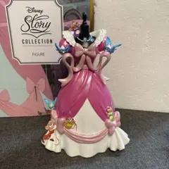 ディズニーストア　シンデレラ75周年フィギュア 🛍 シンデレラ75周年記念フィギュア、詳細がいっぱい(259ユーロ