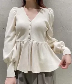 ペプラムニットプルオーバー