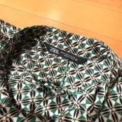 (新品 未着用)【ZARAザラ】ボウタイシャツ ブラウス グリーン 柄