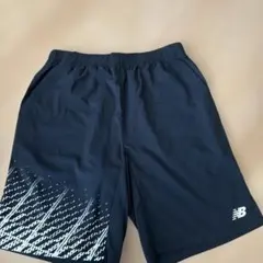 マ*ん様 New Balance ブラックショートパンツ