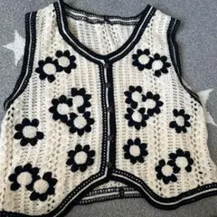 アイボリー黒花柄ニットベスト