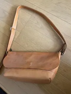 ほぼ新品★zucchero fes カウレザー ショルダーバック革★キャメル