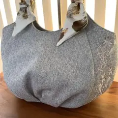 美品　DIANA ダイアナ　 ハンドルスカーフ刺繍トートバッグ　匿名配送のサムネイル