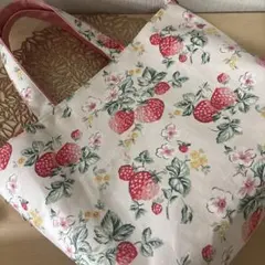 【キャスキッドソン ワイルドストロベリー柄 シーチング生地トートバッグ】