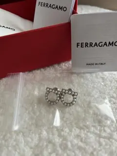 FERRAGAMO パール調ピアス 赤いボックス付きのサムネイル