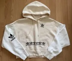 adidas ホワイト クロップドパーカー