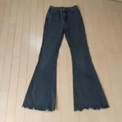 ブーツカットデニム・フリンジ裾