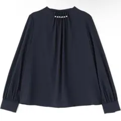 Natural Beauty Basic パールネックタックブラウス　ネイビー