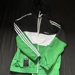 adidas ナイロンパーカー　Disney