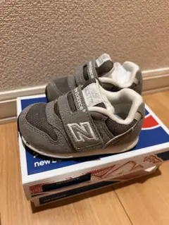 New Balance ダークグレー スニーカー