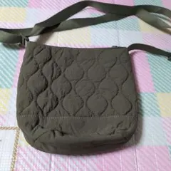 ②【新品未使用品】オリーブグリーン キルティングクロスボディバッグ