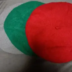 ウール製 赤 緑 ベレー帽ベージュベレー帽3点未使用品です。