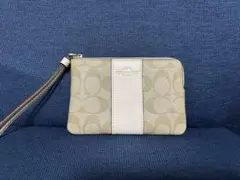 COACH コーナー ジップ リストレット・シグネチャー キャンバス・ストライプ