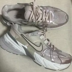 v2k run スニーカー