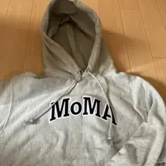 MoMAロゴ グレー パーカー Champion