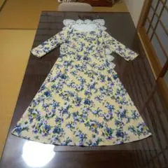極美品　シビラ　花柄五分丈袖ワンピース