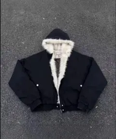 フード付きブラックジャケット