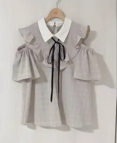 【値下げ】【TORTE】肩開きリボンフリルブラウス【美品】のサムネイル
