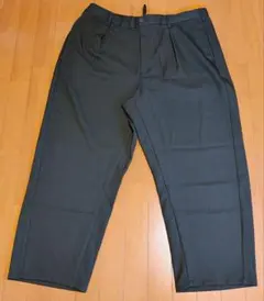 gu ワイドタックパンツ