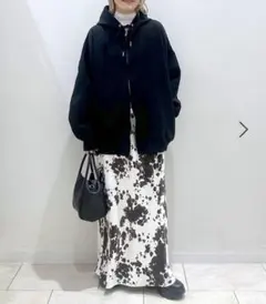 ローリーズファーム　ストレッチサテンスカートMサイズ　カウガラ