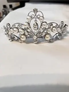 ブライダルやパーティ　パールティアラ