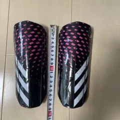 サッカー シンガード 黒とピンク adidas レガース