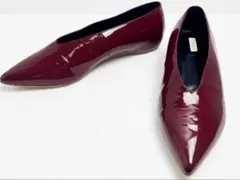 【CHEMBUR】Vカットエナメルポインテッドトゥパンプス37ボルドーのサムネイル