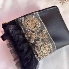日本製フェイクレザー×インド刺繍ミニポーチ　リップや薬入れにちょうど良いサイズ感
