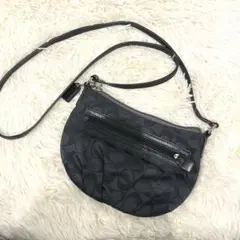 コーチ ショルダーバッグ シグネチャー キャンバス ブラック チャーム