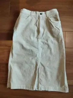 白 コーデュロイタイトスカート 膝丈