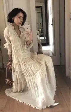 【美品】Ameri SHIRRING PLEATS DRESSのサムネイル