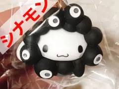 シナモンロール　黒ミャクミャク　立体キーホルダー　ブラック　サンリオ　黒　万博