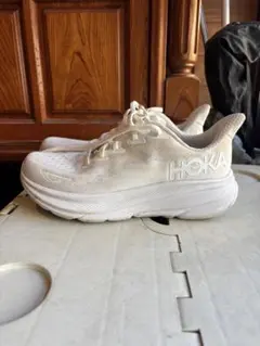 HOKA ホワイト スニーカー ジッパー式 HOKA ホワイト スニーカー ジッパー式 - メルカリ