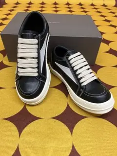 24センチスニーカー