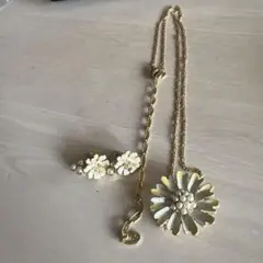【SNOW様専用】花モチーフ ネックレスとピアスセット