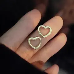 ゴールドハートミニフープピアス 　極小ピアス　　軟骨ピアス　s925純銀製