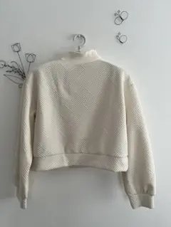 ★ハイネック ショート丈トップス 立体デザイン アイボリー