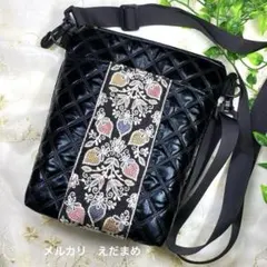 スマホショルダー サコッシュ インド刺繍リボン 長財布対応 肩紐調整可 黒 苺柄