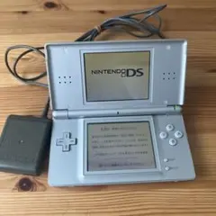 ニンテンドーDS シルバー 本体　充電ケーブル付き