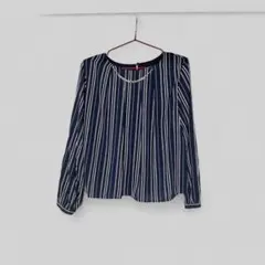 ネイビーとホワイトのストライプブラウス