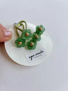 ハンドメイド　グリーン花形ヘアゴム　ヘアクリップ