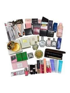 【値下げ】AVON ファンデーション パウダー 香水 化粧品 まとめのサムネイル