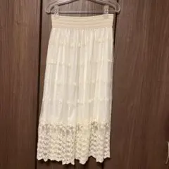 花柄刺繍 ホワイト ナチュラルスカート　春服　ガーリー
