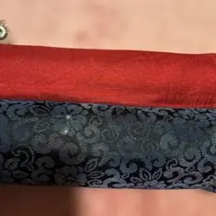 赤と黒の花柄布地　ワナコート　赤、紺2タン