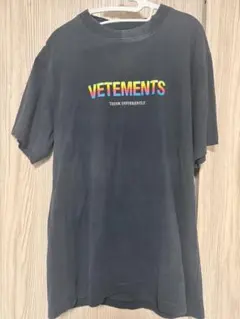 VETEMENTS THINK DIFFERENTLY Tシャツのサムネイル