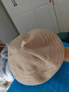 ベージュのストライプニット帽子