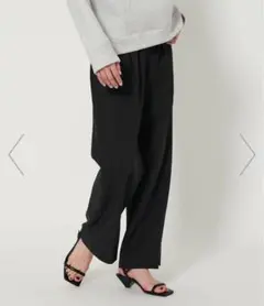 ビューティーアンドユース　タックゴムワイドストレートパンツ　新品未使用