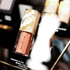 shu uemura×TASAKI キヌルージュ クリーム アイコニックベージュのサムネイル